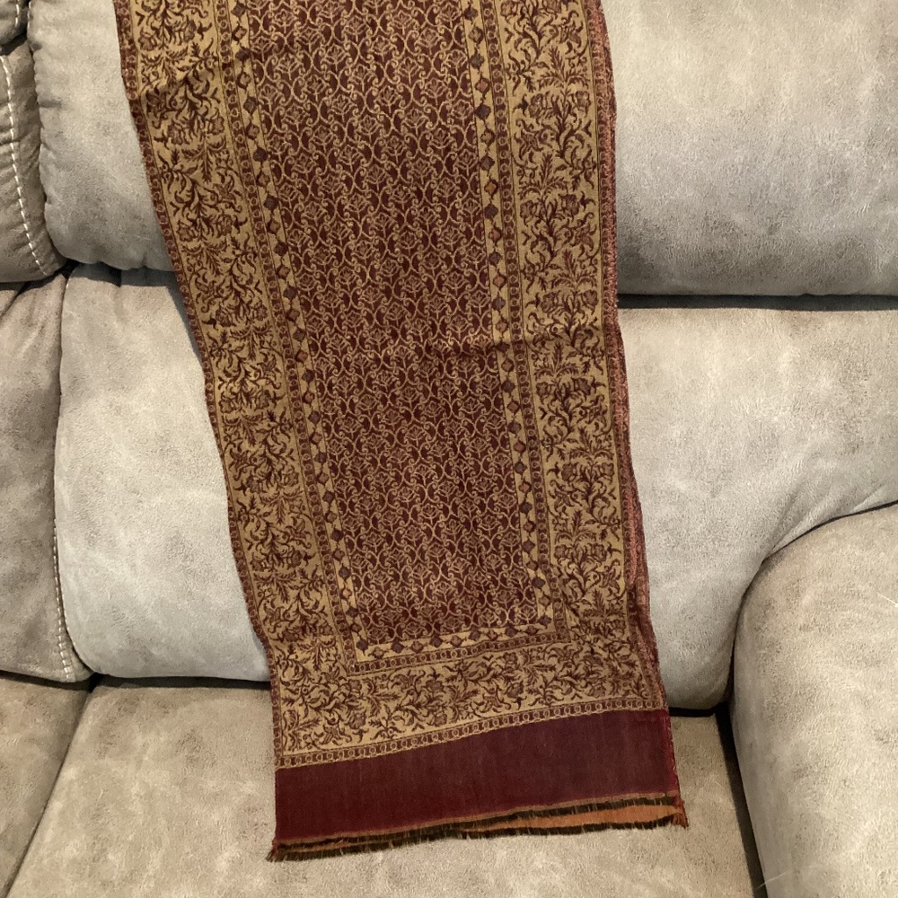 Unisex Dorian Paris 100% new wool scarf like new